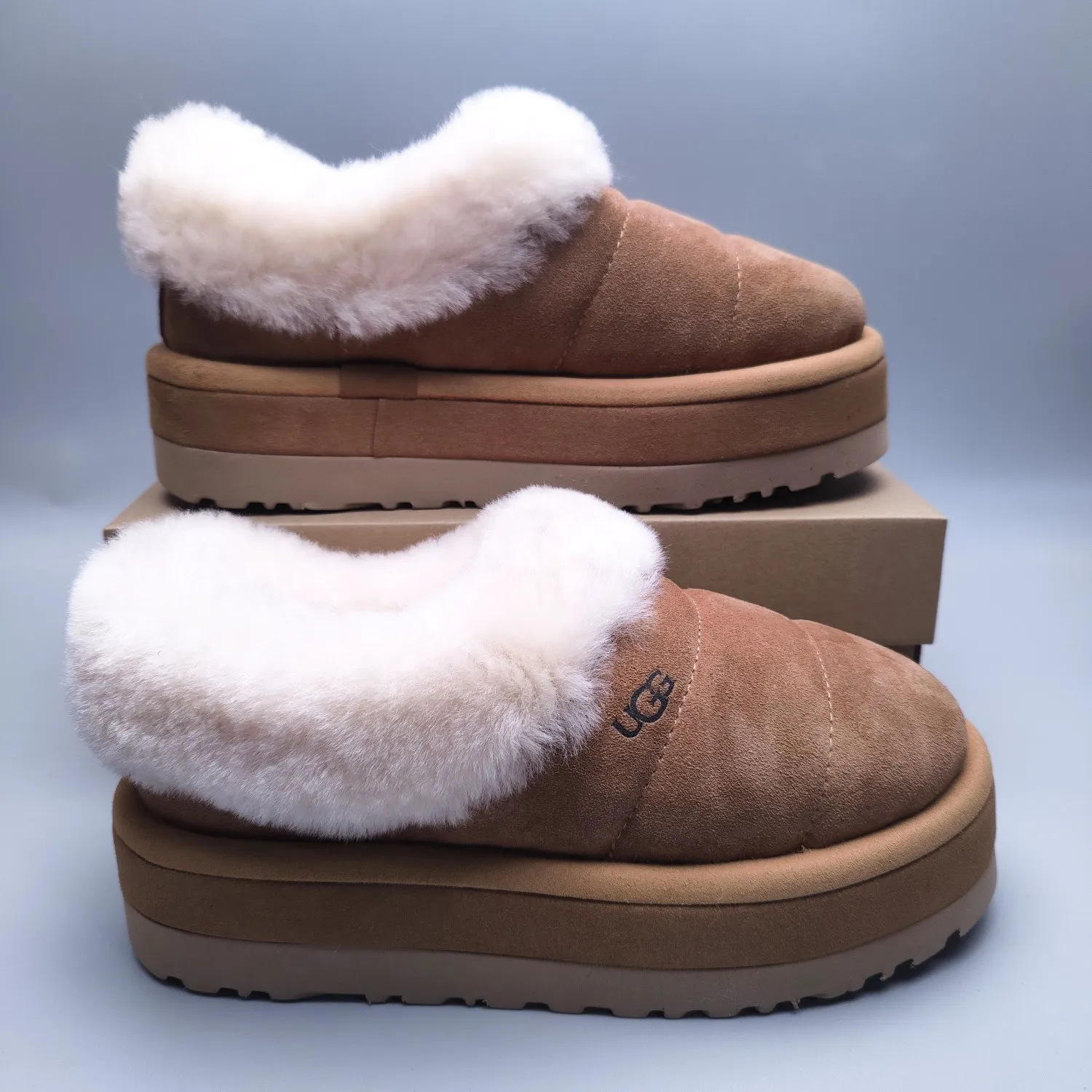 💰600 UGG sheepskin one-piece snow boots 6390 thick-soled slip-on casual shoes Color: Maroon Black Chocolate Size: 35-41